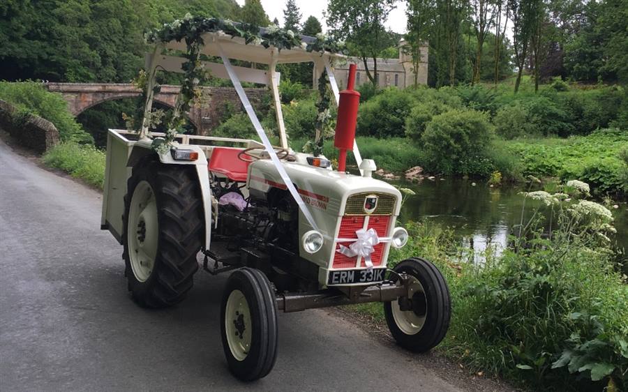 David Brown 885 Vintage Tractor wedding car