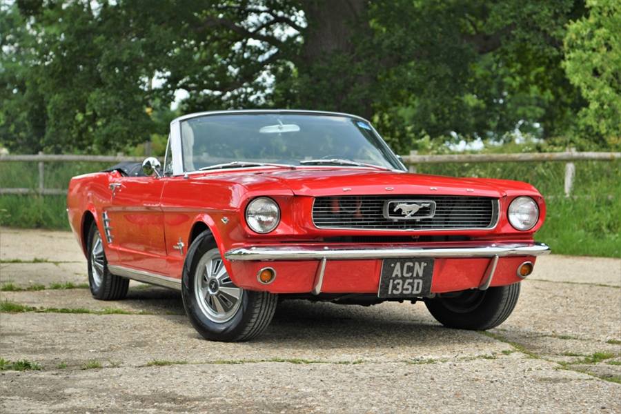 Ford Mustang V8 wedding car