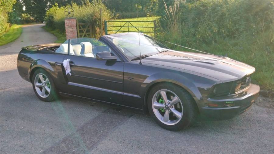 Ford Mustang GT 5.0 V8 wedding car