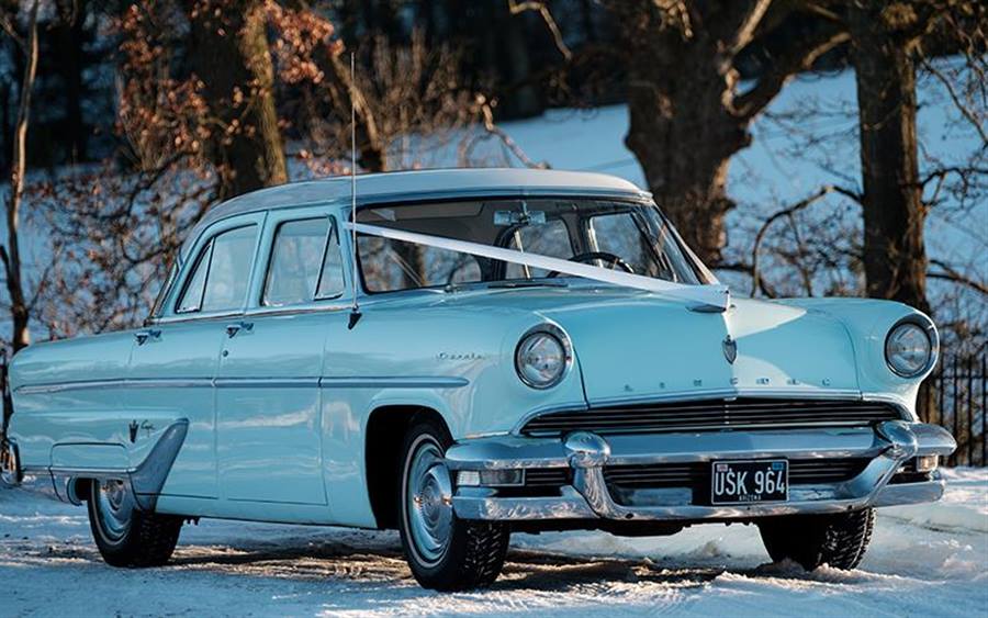Lincoln Capri wedding car