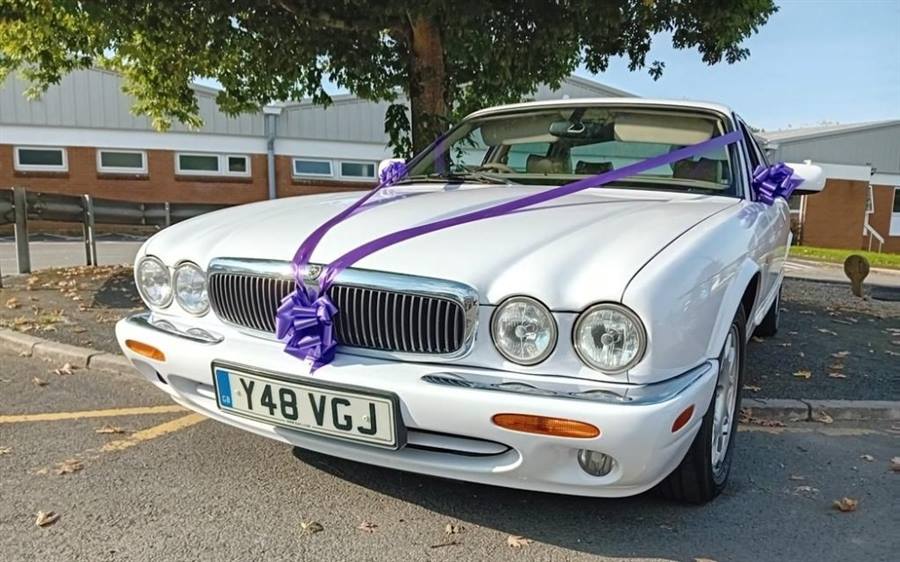 White Jaguar XJ8 LWB Saloon wedding car in 4780
