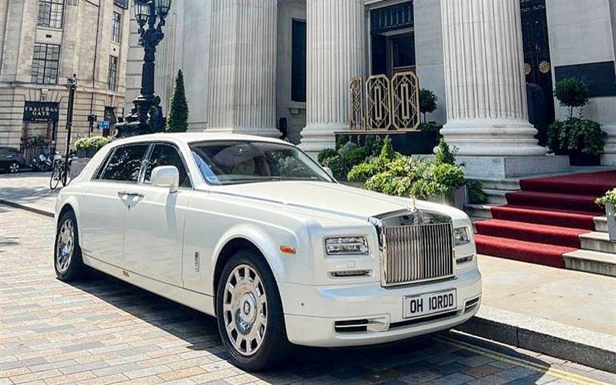 Rolls Royce Phantom Series 2 EWB wedding car
