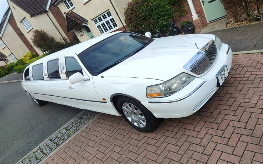 Lincoln Town Car wedding car