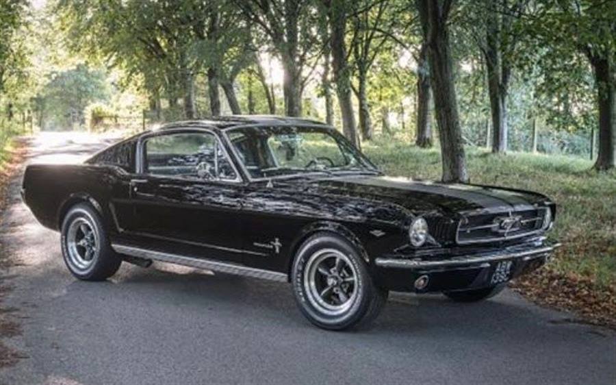 Ford Mustang Fastback Classic 1965 wedding car