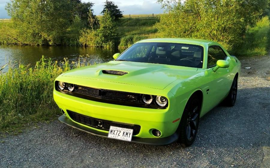 Dodge Challenger wedding car