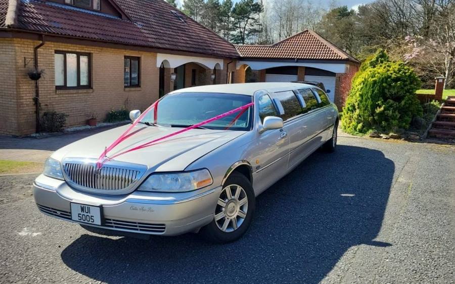 Lincoln Towncar wedding car