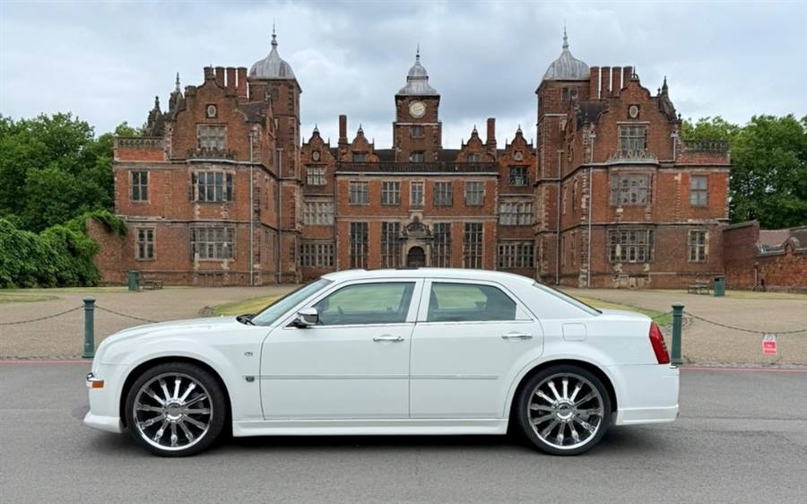 Chrysler 300c wedding car