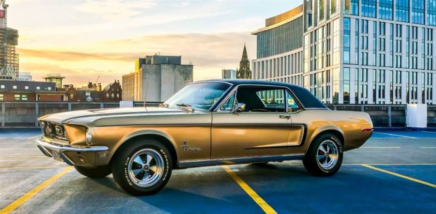 Ford 1968 Mustang wedding car