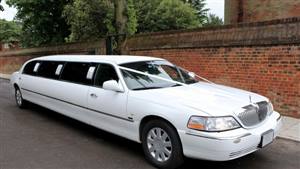 Lincoln Town Car Limousine Wedding car. Click for more information.