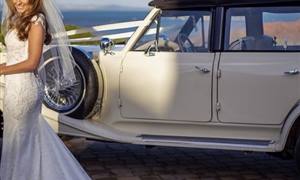 Beauford 4 Door Long Bodied Wedding car. Click for more information.