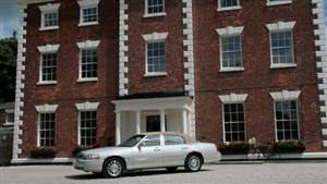 Lincoln Town Car Wedding car. Click for more information.