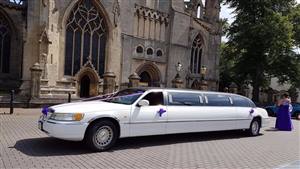 Lincoln Town Car Wedding car. Click for more information.