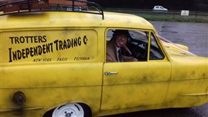 Reliant Robin Wedding car. Click for more information.