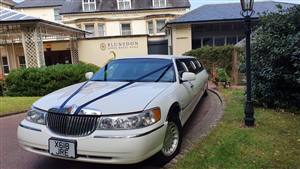 Lincoln Town Car Executive Royale Wedding car. Click for more information.