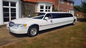 Lincoln Town Car Wedding car. Click for more information.