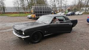 Ford Mustang Wedding car. Click for more information.