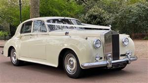 Rolls Royce Silver Cloud Wedding car. Click for more information.