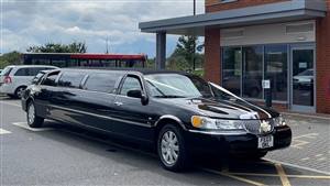 Lincoln Presidential Towncar Wedding car. Click for more information.