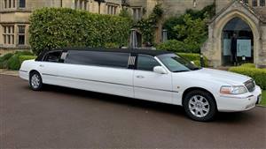 Lincoln Towncar Tux Wedding car. Click for more information.