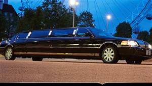 Lincoln Town Car Stretched Wedding car. Click for more information.
