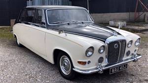 Daimler DS420 Limousine Wedding car. Click for more information.