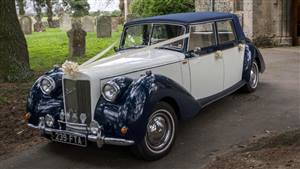 Royale Windsor Landaulette Wedding car. Click for more information.