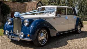Royale Windsor Landaulette Wedding car. Click for more information.