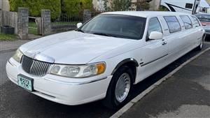 Lincoln Town Car Wedding car. Click for more information.