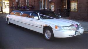 Lincoln Tuxedo Town Car Wedding car. Click for more information.