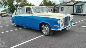 Daimler DS420 Wedding car. Click for more information.