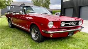 Ford 1965 Mustang GT Convertible Wedding car. Click for more information.