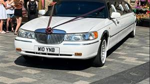 Lincoln Town Car Limousine Wedding car. Click for more information.
