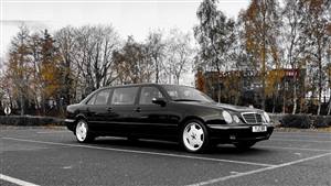 Mercedes Limousine Wedding car. Click for more information.