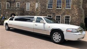 Lincoln Town Car Wedding car. Click for more information.