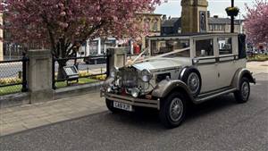 Imperial Viscount 1930s Limousine Wedding car. Click for more information.
