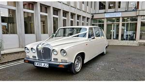 Daimler DS420 Limousine Wedding car. Click for more information.